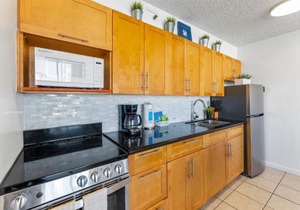 Ocean View, Steps to Waikiki Beach and Free Parking