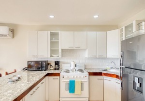 Ocean view villa w/terrace, free WiFi, and shared pool - walk to the beach