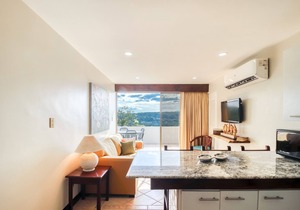 Ocean view villa w/terrace, free WiFi, and shared pool - walk to the beach