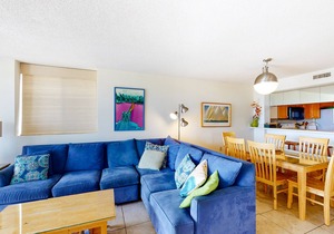 Oceanfront, 2nd-Floor Condo with Balcony, Ocean View & Shared Hot Tub/Pools