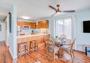 Oceanfront condo with balcony, great view, pool, hot tub - 50 ft to beach