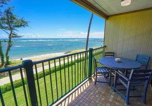 Oceanfront Resort Condo w/ A/C in Old Town Kapa’a!