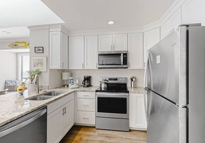 Oceanfront Third Floor Condo w/Panoramic Views, Balcony, & Shared Pool