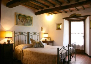 Old stone house with private pool, panoramic position, quiet and ideal starting point for visiting T