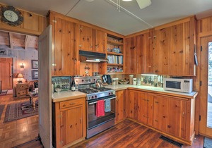 'Old Tahoe' Brockway Lodge w/Hot Tub & Lake Views!