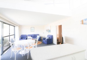 On the Lake at Penguin Mews - Free WIFI ( unit 7 ) - 3+ nights