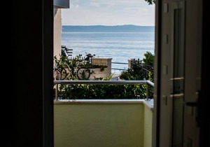 One bedroom apartment near beach Promajna, Makarska (A-2605-c)