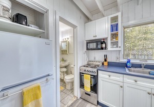 One Bedroom Apt. in Ocean Bay Park with deck & gas grill