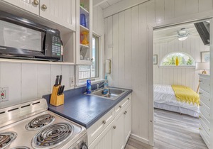 One Bedroom Apt. in Ocean Bay Park with deck & gas grill