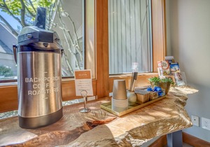 One-Bedroom MBVR Condo, Soaring Deschutes River Views, Fireplace, and Hot Tub!
