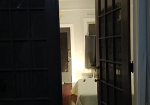 One Queen Bed Suite with full house amenities Rm 2