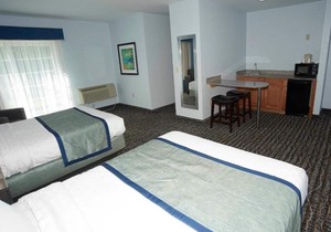 One Room Suite With 2 Queen Beds at Sandwich Lodge & Resort