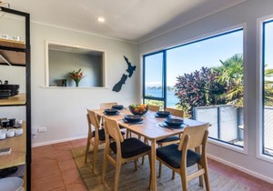 Oneroa Views With Spa Pool