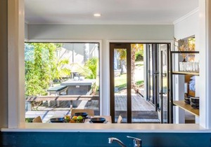 Oneroa Views With Spa Pool