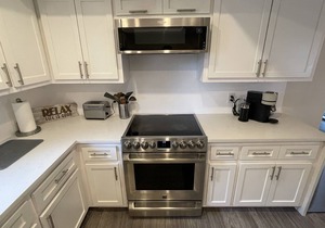 Only 8 Minutes from Seagate Beach, Spacious 3BR 2BA Naples Condo Prime Location