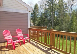 Open concept, comfy, AC/FP, woods view, deck, swim club. F5008 by LRS