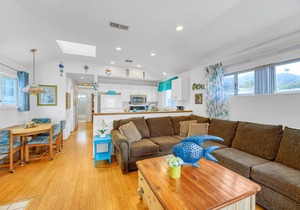 Open Floor Plan Home Eucalyptus w/Balcony Views