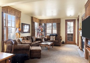 Outpost: Grand View 2810 - AC and Close to town!