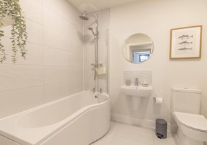 Oystercatcher Court, New 2 Bed Apartment, Village Location, Mins From Beach