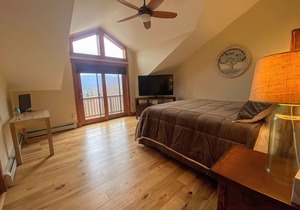 P4 Ski-in Ski-out Presidential View w/ garage, ping pong! Pool/gym passes