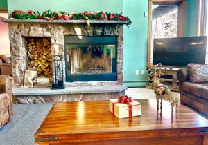 P5 Ski-in Ski-out rare find Presidential View single family with garage pool table ping pong