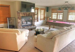 P5 Ski-in Ski-out rare find Presidential View single family with garage pool table ping pong