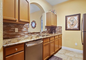 Palm Tree Paradise! Bright Tropical Fun with “Frozen” Bedroom - 3 mi from WDW