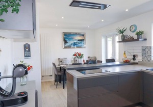 PALM VIEW, pet friendly, character holiday cottage in Holywell Bay