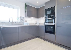 PALM VIEW, pet friendly, character holiday cottage in Holywell Bay