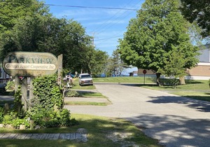 Parkview Cottage #7 - 1/2 block to city beach