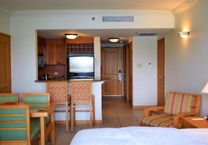 Parlor w Ocean views 2 guests + parking (C08)