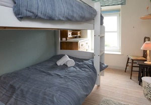 Pass the Keys | 3 Bedroom Cottage with stunning Sea View and Parking