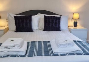 Pass the Keys | 4 Devondale Bungalows Delightful seaside bungalow w parking near beach