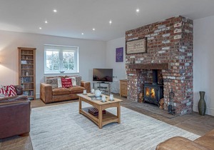 Pass the Keys Spacious Historic Cottage minutes from Coast