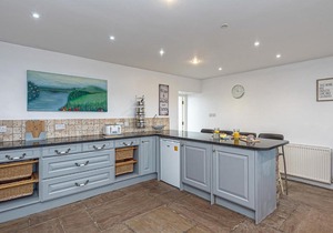 Pass the Keys Spacious Historic Cottage minutes from Coast