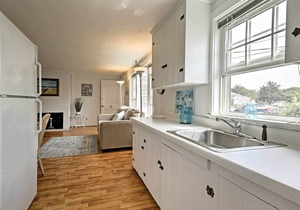 Patio & Walk to Craigville Beach: Cape Cod Retreat
