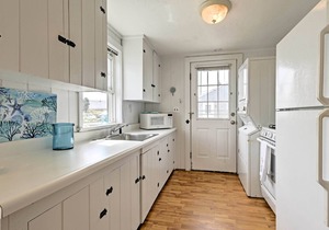 Patio & Walk to Craigville Beach: Cape Cod Retreat