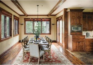 Peak 8 by AvantStay Spacious Modern Cabin w/ Hot Tub & Views