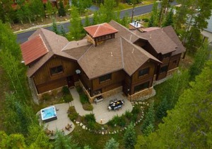 Peak 8 by AvantStay Spacious Modern Cabin w Hot Tub Views
