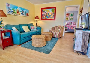 PEEK-A-VIEW BALCONY VIEWS, CONVENIENT LOCATION TO EVERYTHING IN GULF SHORES