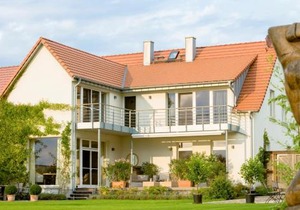 Peeneblick - Traumhaus in exklusiver Direktlage am Wasser mit eigenem Bootssteg für 8 Personen