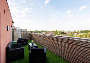 PENTHOUSE APT. Sleeps 4 Lovely views Close to TUBE