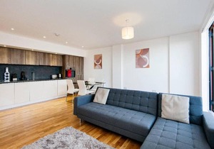 PENTHOUSE APT. Sleeps 4 Lovely views Close to TUBE