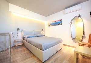 PENTHOUSE IN THE CENTER WITH VIEW TERRACE VESUVIUS