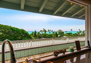 Penthouse View in coveted Lanikai! 2 bed 1 bathroom.