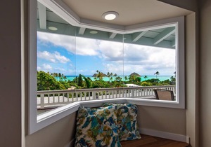 Penthouse View in coveted Lanikai! 2 bed 1 bathroom.