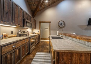 Perfect Condo For GNP Adventure–2br/1ba- Great Location #3- 7 mi to GNP-sleeps 6