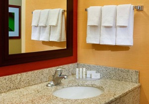 Perfect Hideaway! Indoor Pool w/FREE Parking, Visit Elgin History Museum!