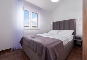 "Perfect runaway"in a quiet bay with sea view and pool relaxing area-app 4(for5)