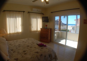Pescadero Palace 5BR Guest House with Pool, Jacuzzi, Infront of Surf!